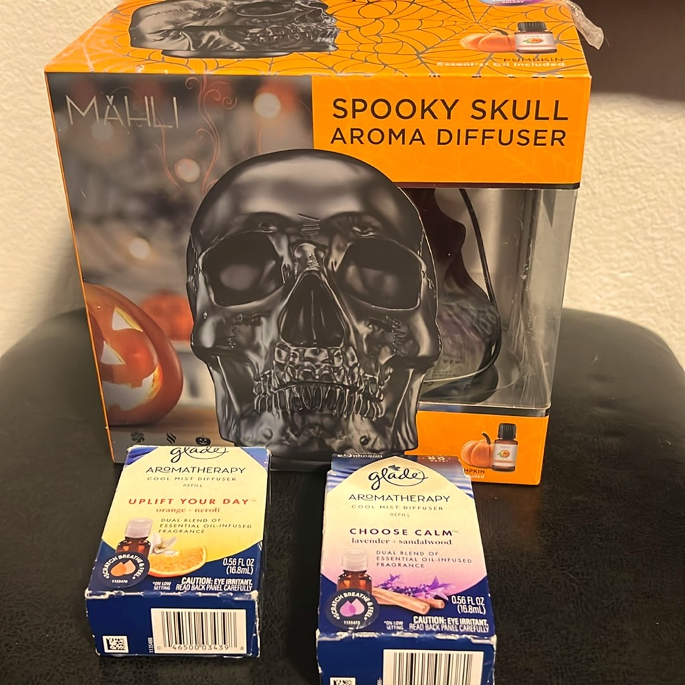 Spooky skull aroma diffuser with 2 essential oils